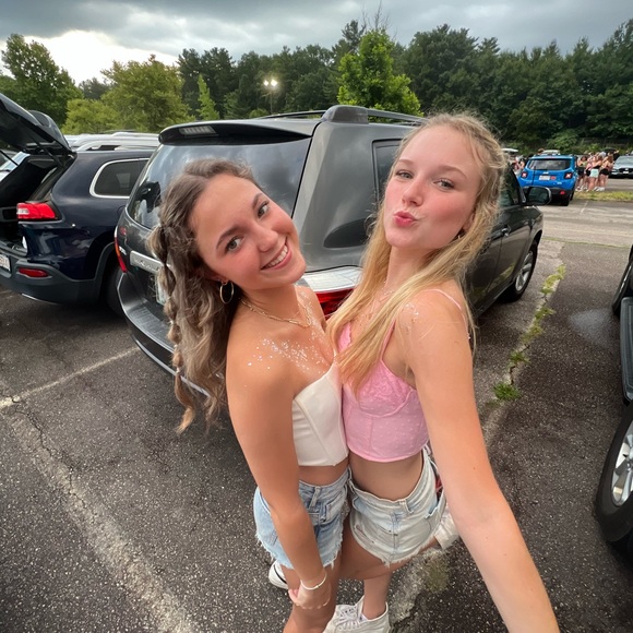 Meet your Posher, Brittney - Picture 1 of 2